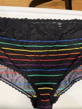 Torrid Curve NWT Mid-Rise Lace Trim Panty Size 3